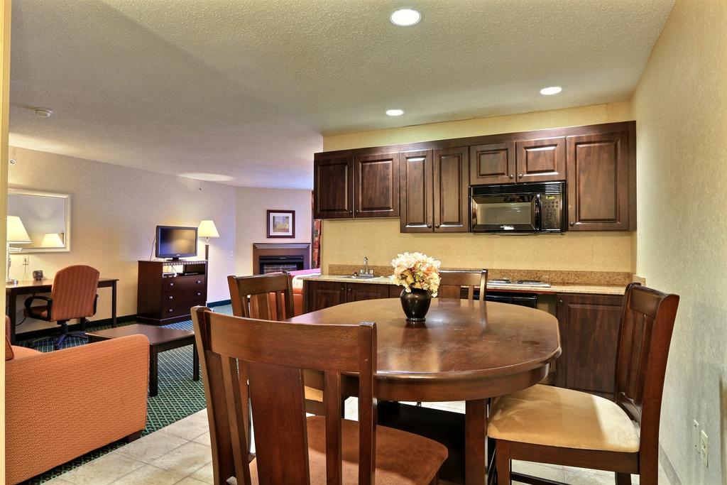Comfort Suites Canton - Detroit Ngoại thất bức ảnh