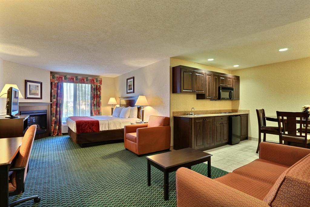Comfort Suites Canton - Detroit Ngoại thất bức ảnh