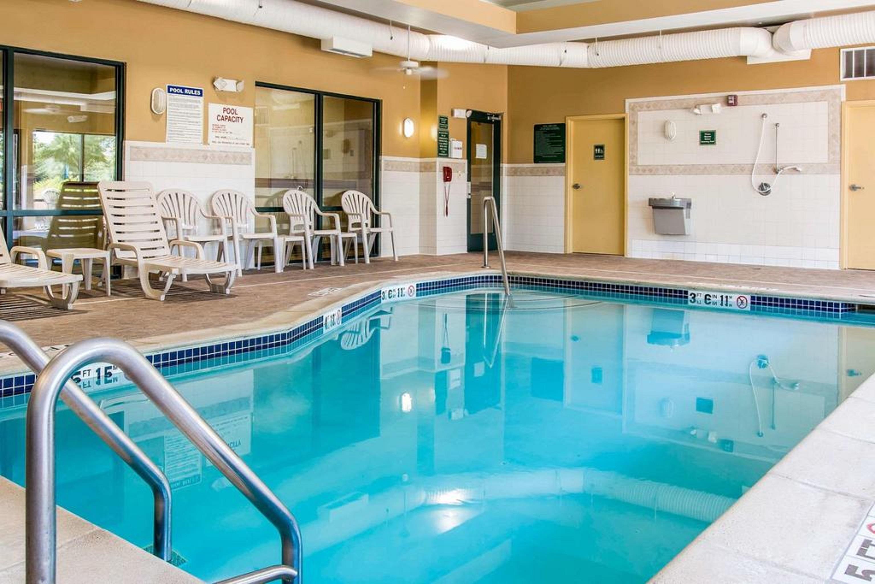 Comfort Suites Canton - Detroit Ngoại thất bức ảnh