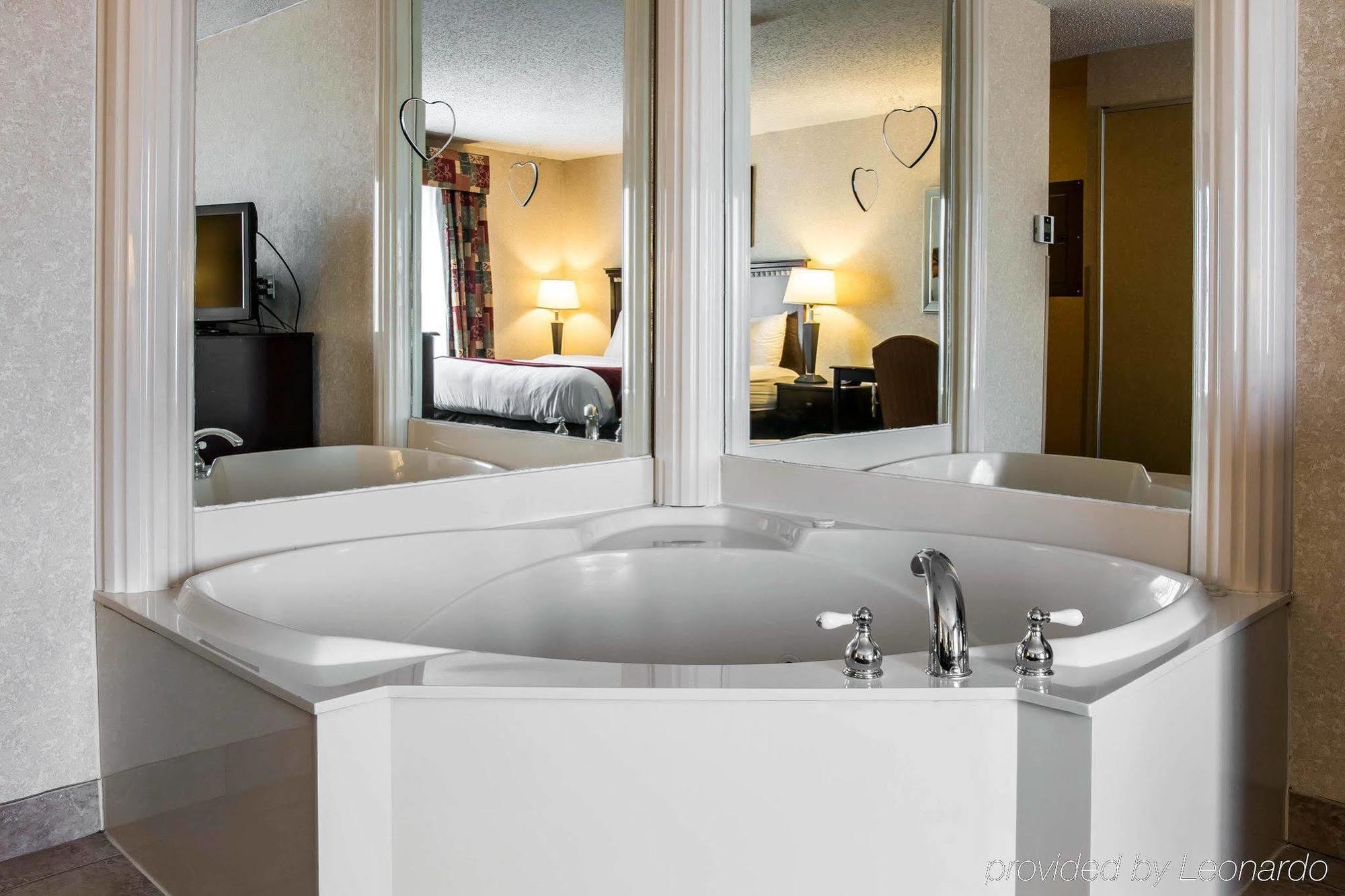 Comfort Suites Canton - Detroit Ngoại thất bức ảnh